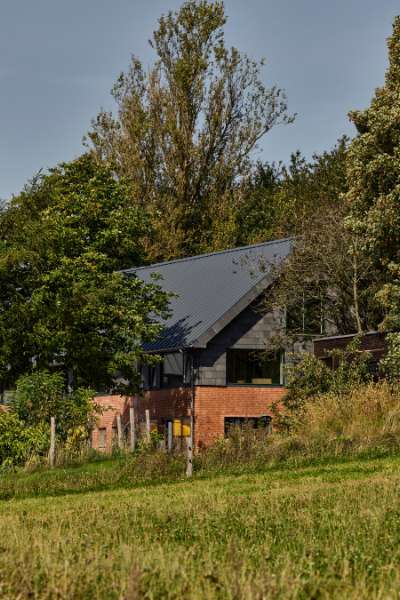 Stahlgedecktes Dach am Ufer des Mossø, Alkenvej 45, 8660 Skanderborg, Dänemark